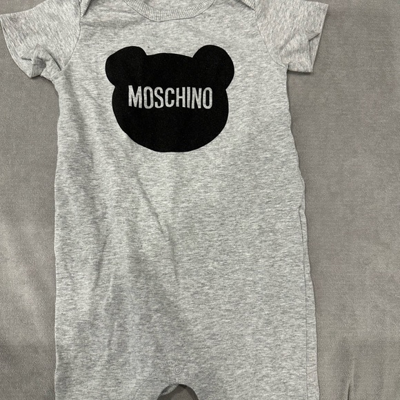 Moschino 2 piece onesie set - Picture 3 of 6